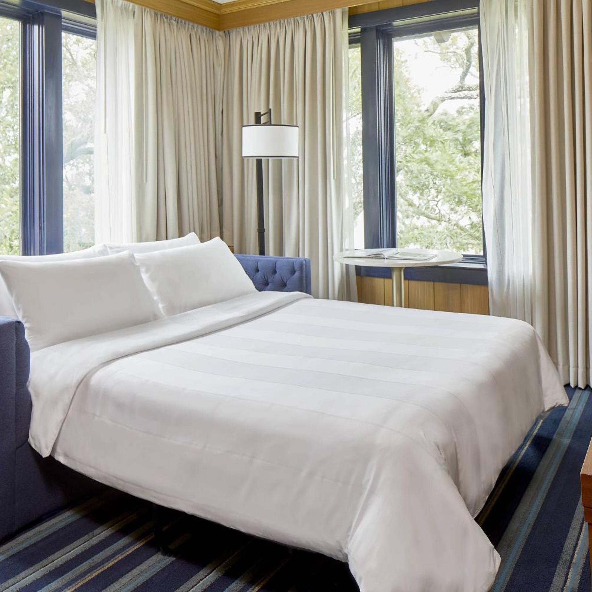 Lodge, Queen Bed, Bay Side