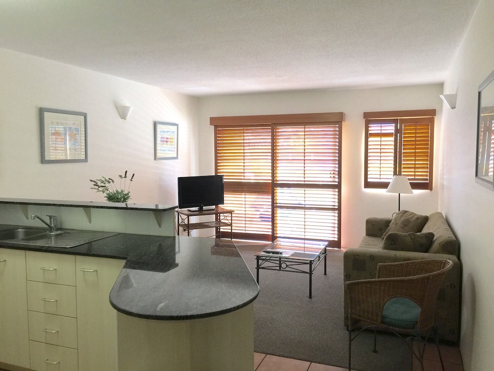 Inn Cairns 32/56