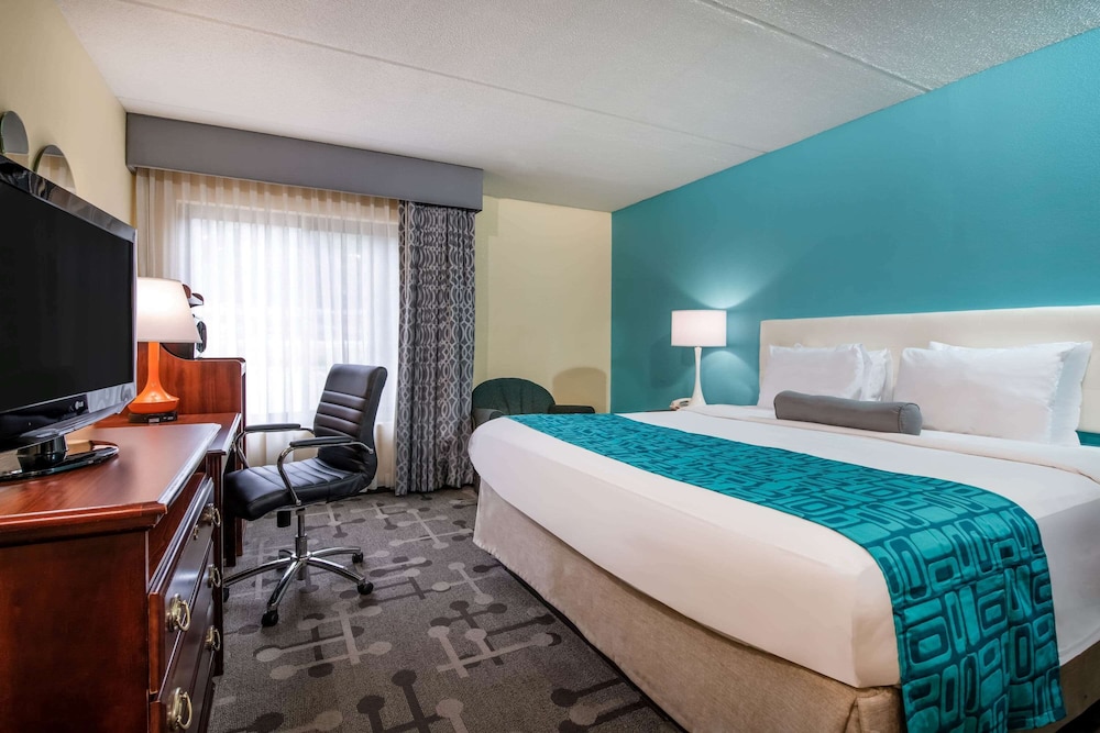 Howard Johnson by Wyndham Saugerties, NY 6/26