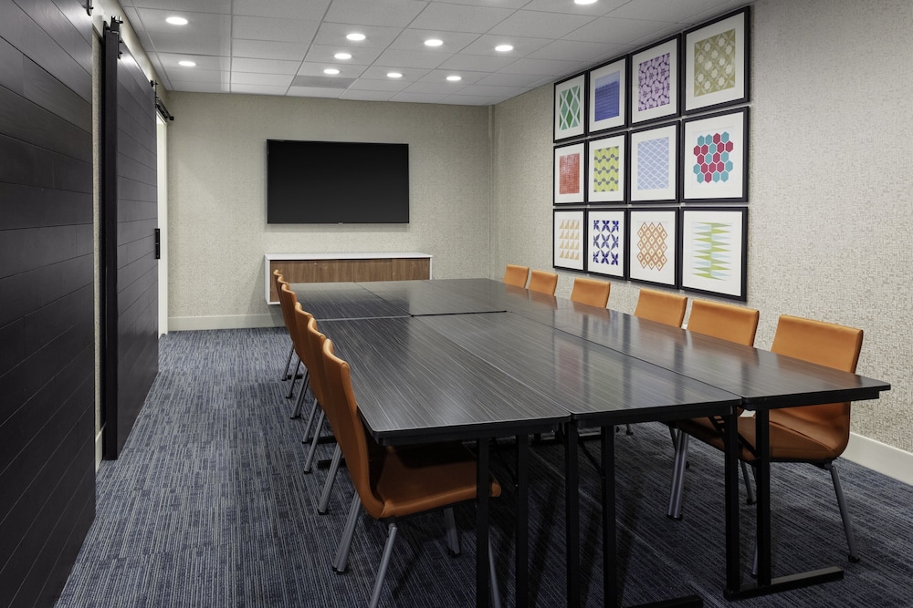 Holiday Inn Express And Suites Wilmington West - Medical Park 54/60