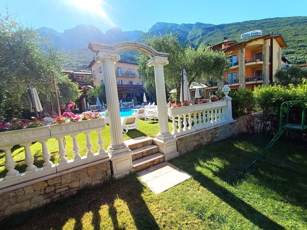 Villa Isabella Hotel & Residence 44/50