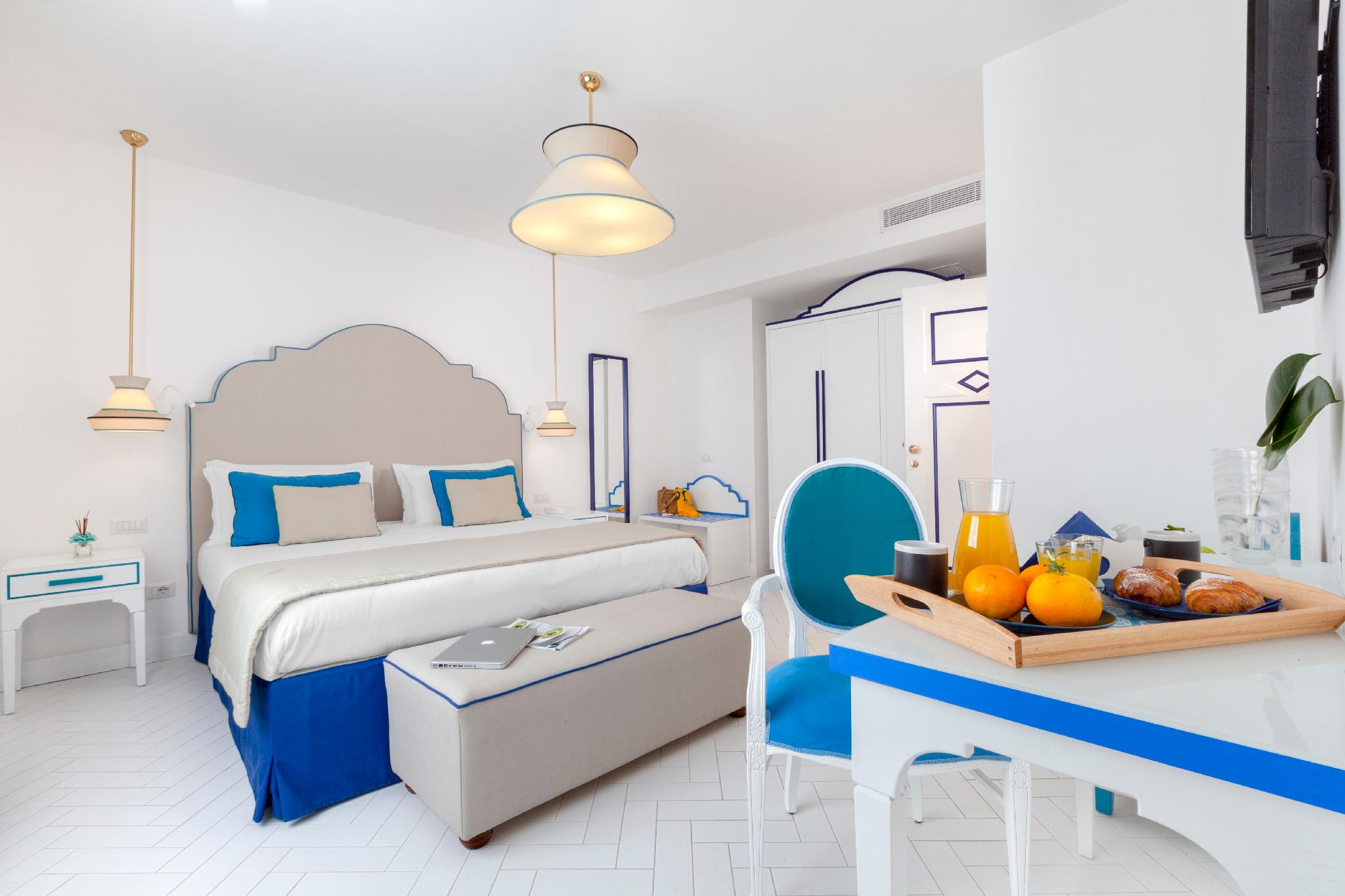 ROOM, DOUBLE BED