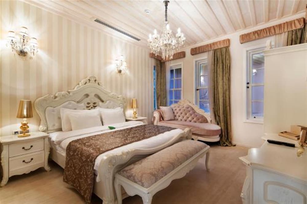 Elegance East Hotel Boutique Class 39/70