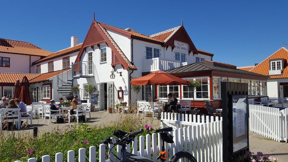 Ruths Hotel 2/56