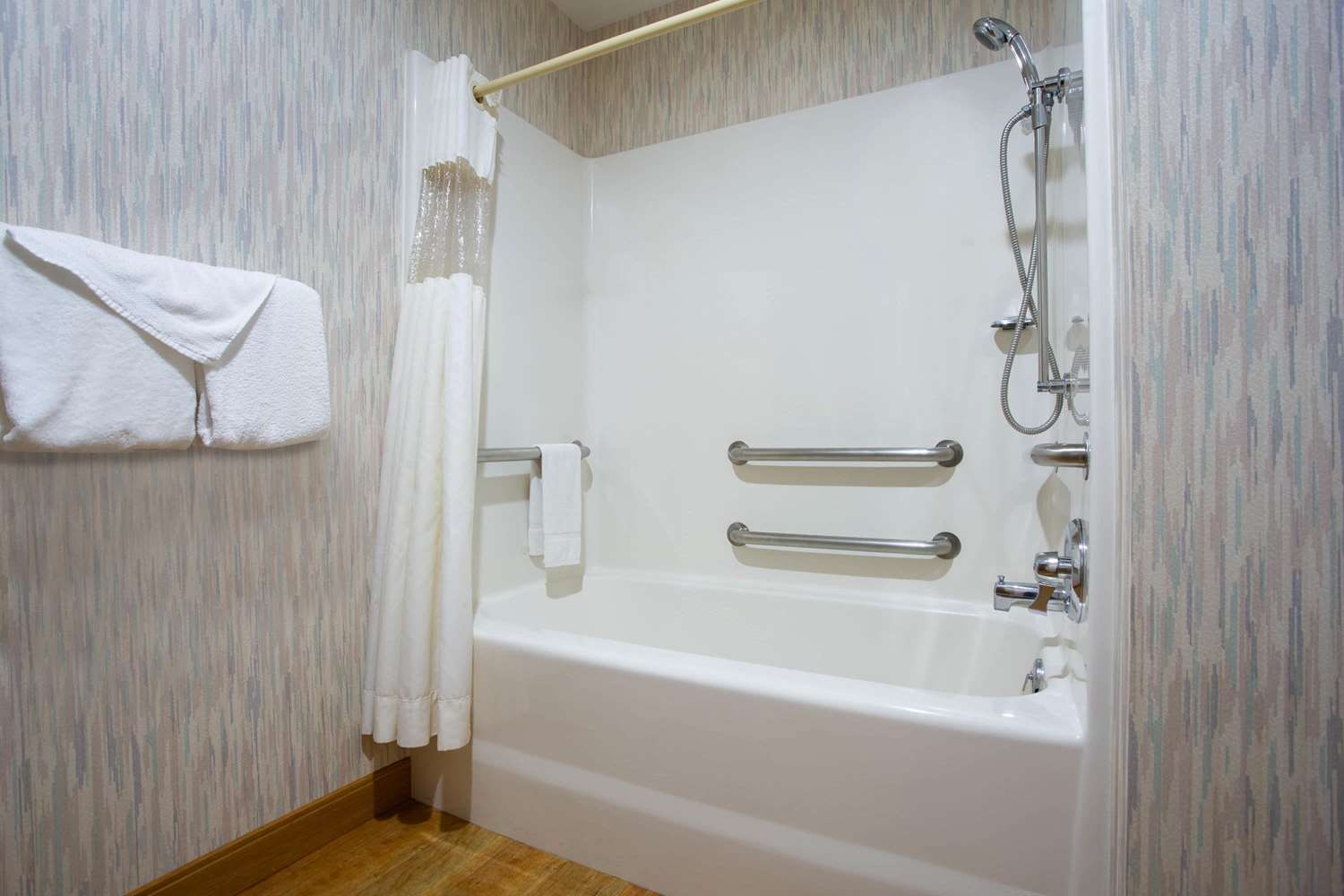 La Quinta Inn & Suites by Wyndham Roanoke Salem 54/58