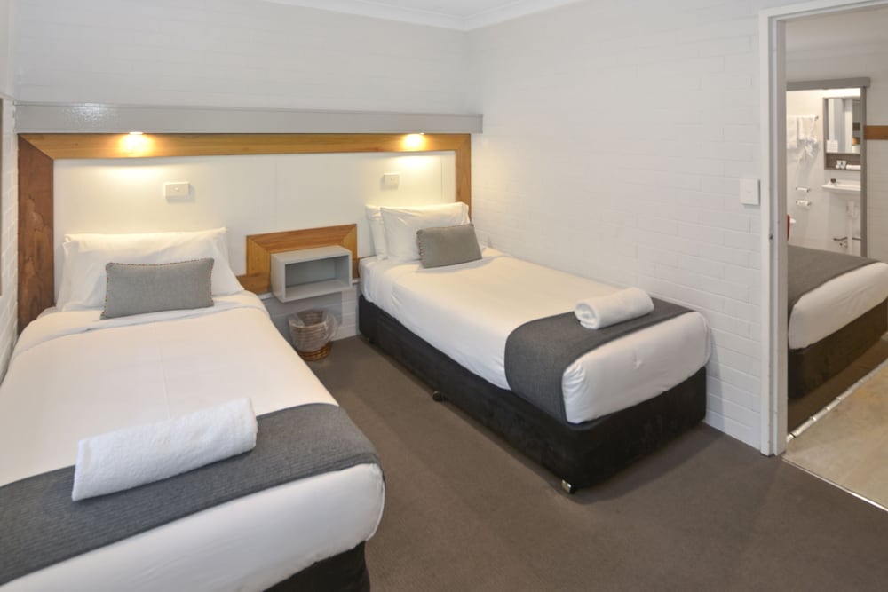 Pleasant Way Motel 16/67