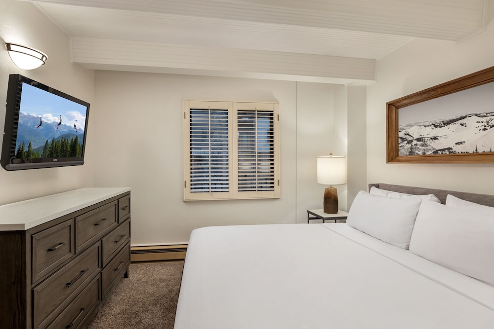 Condo, Landmark, Premier, King and Twin Beds