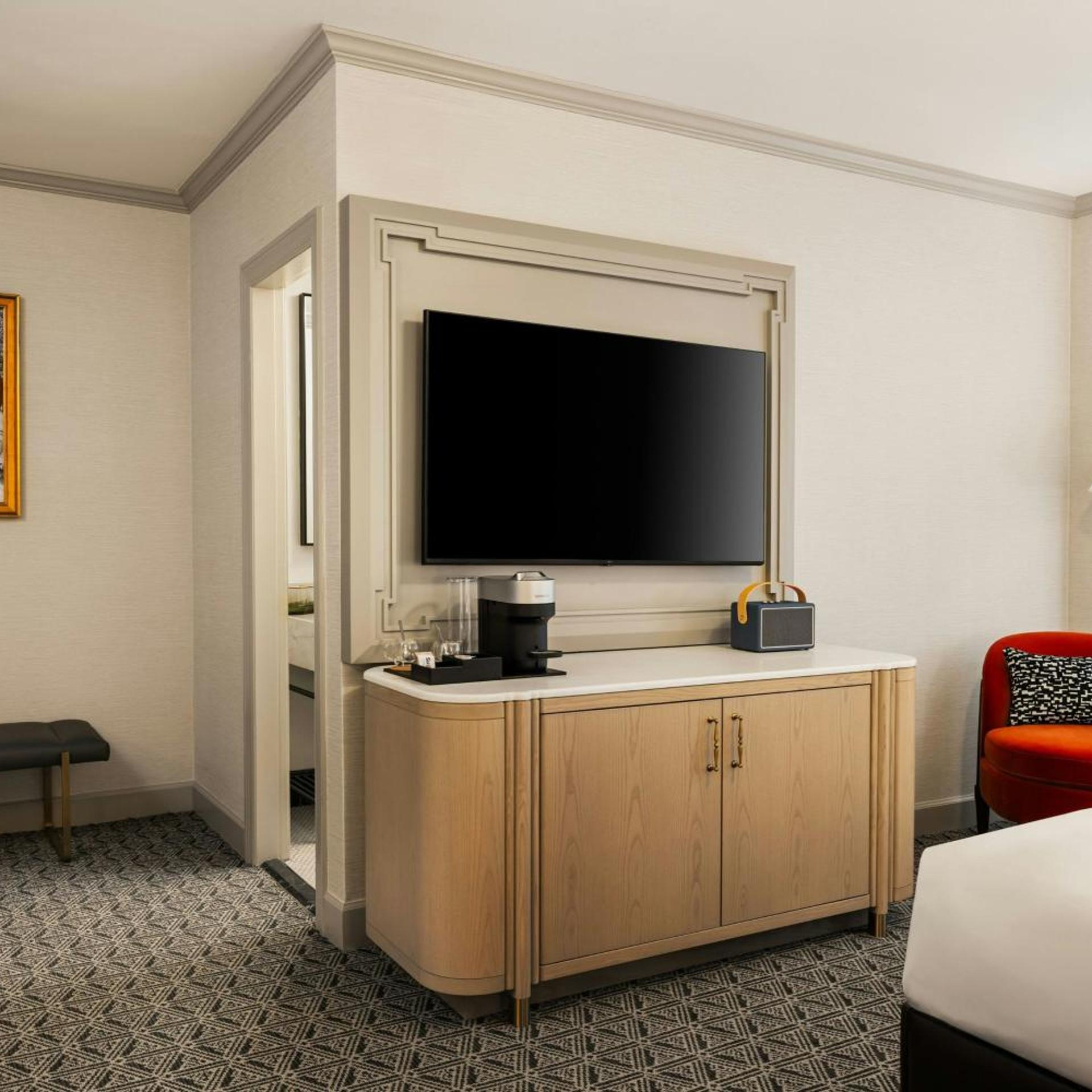 Deluxe, 2 Queen Beds, City View, Bathtub, Accessible 3/3