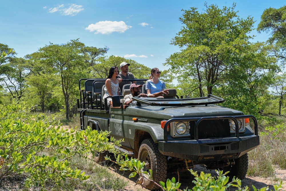 Mziki Safari Lodge 70/76