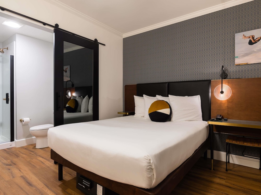 CLASSIC, QUEEN BED