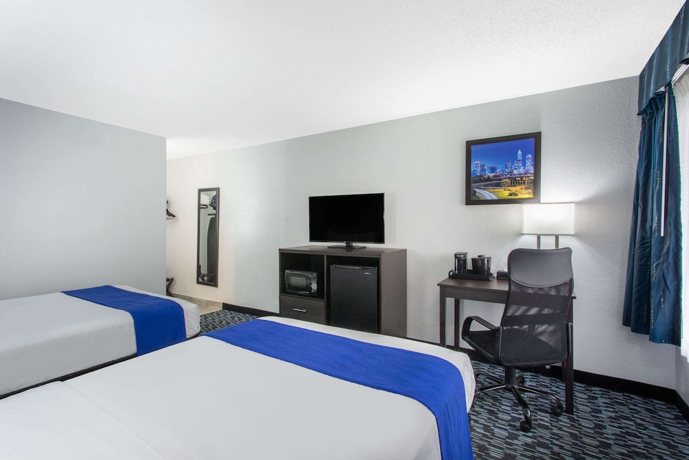 Clarion Pointe Charlotte 31/57