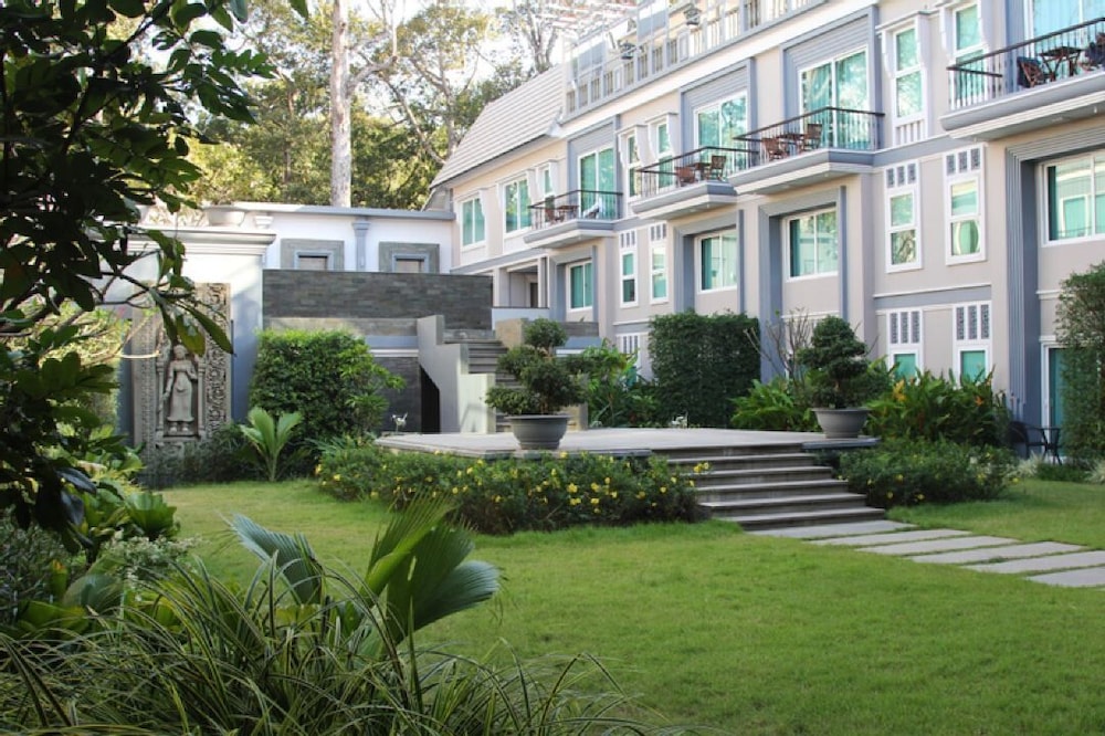 J7 Angkor Hotel 67/72