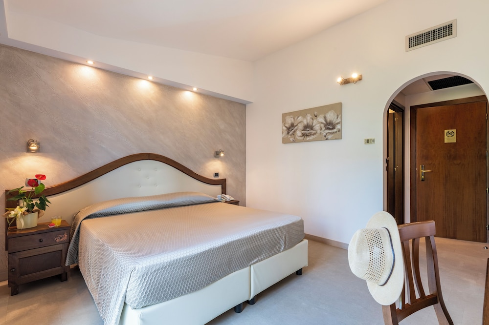 Nicoletta Hotel 19/69