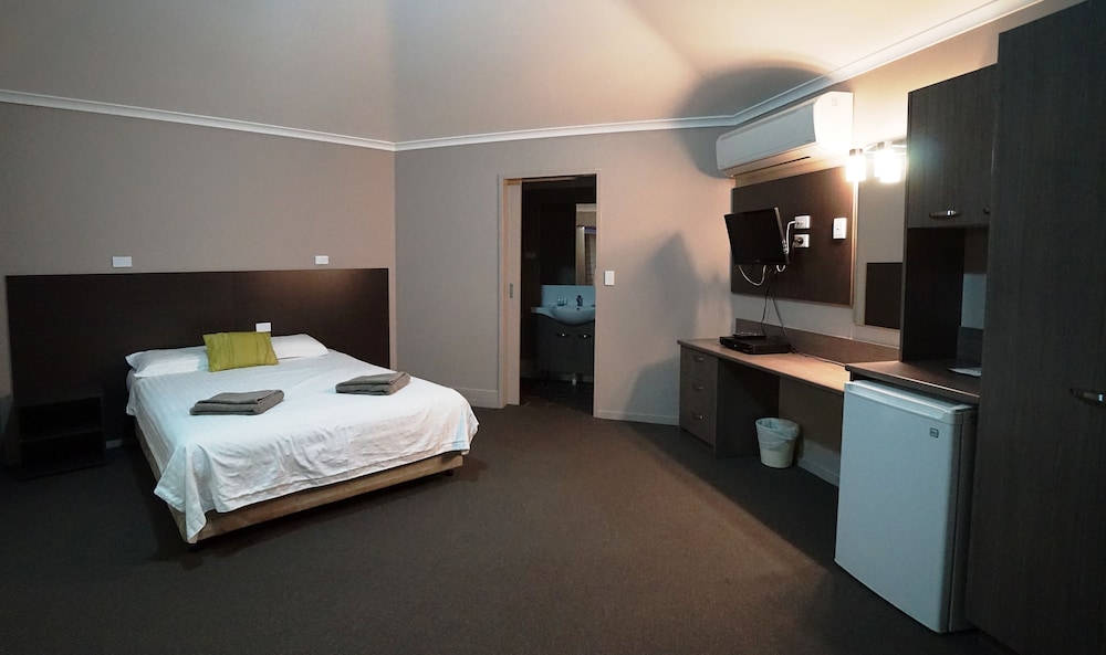 Bluestone Motor Inn 18/26