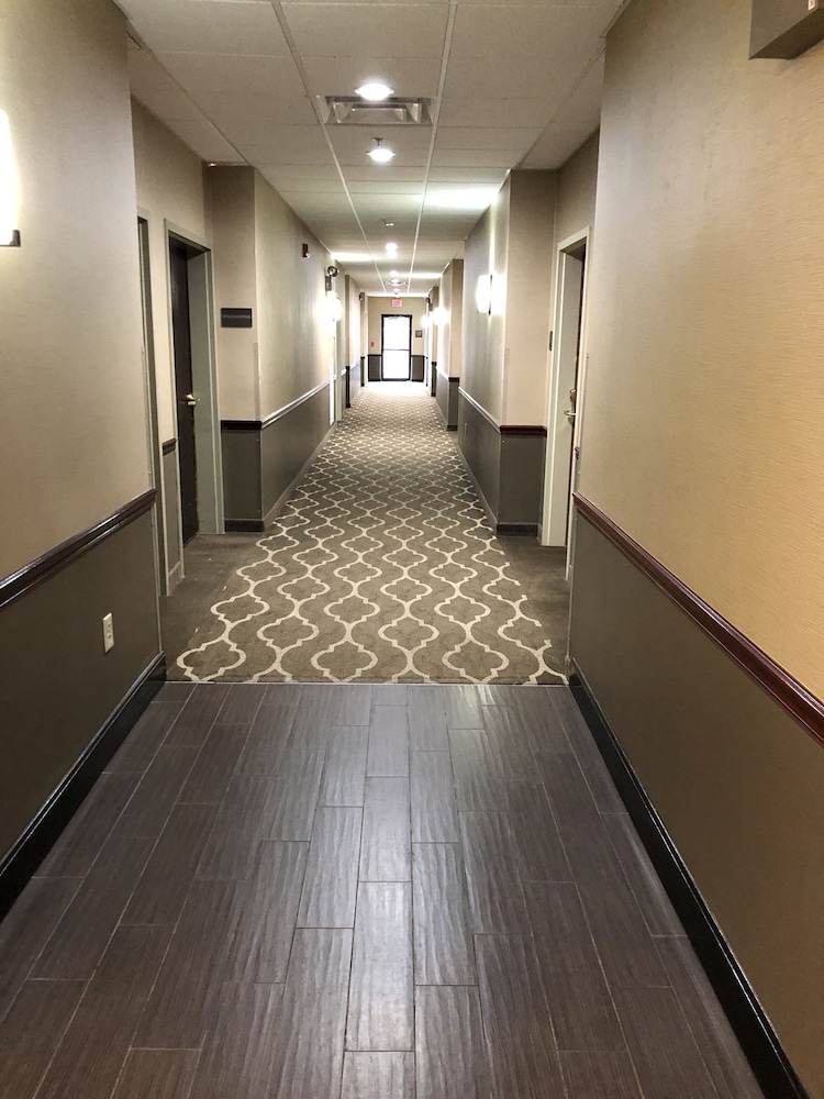 Comfort Inn and Suites Lawrenceburg, IN 25/43
