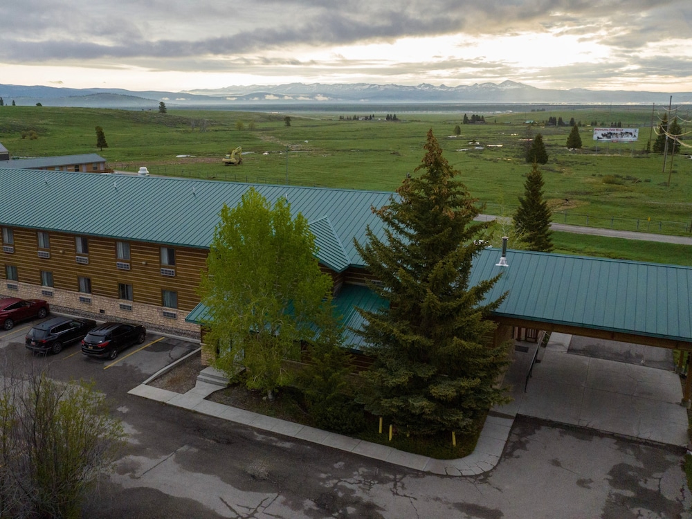 Mountain Vista Hotel 70/76