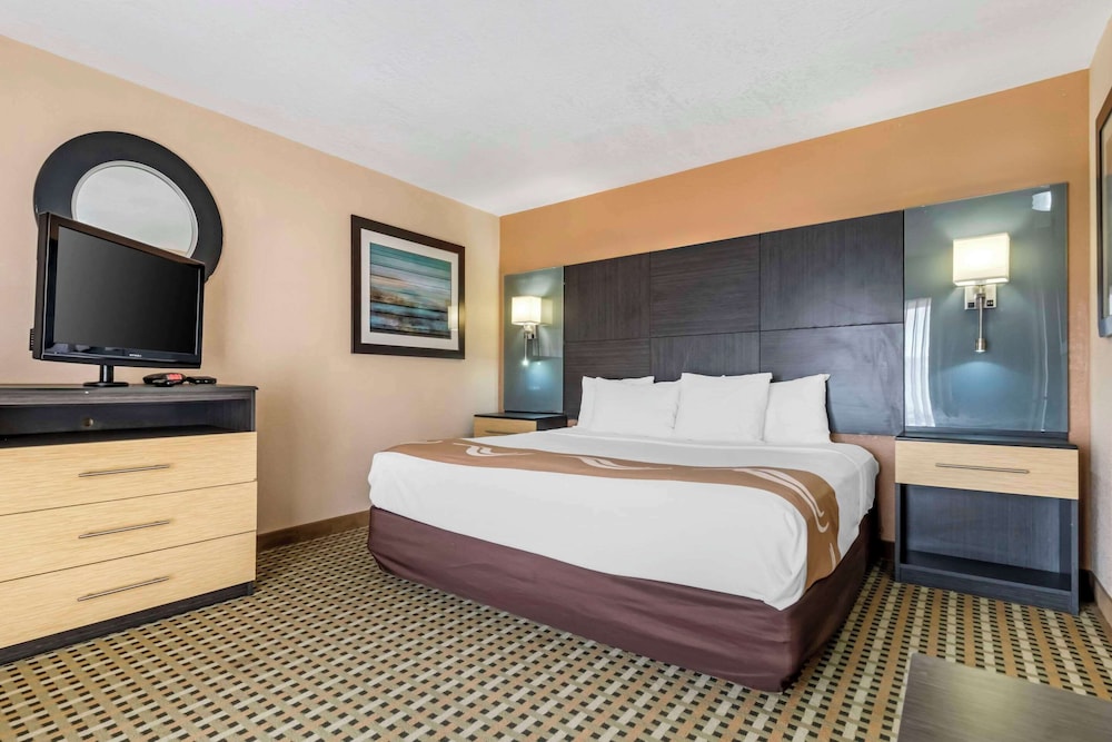 SUITE, KING BED