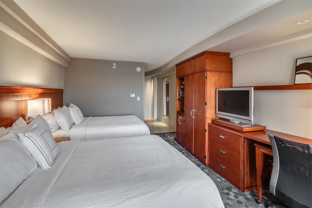 Room, 2 Queen Beds, Ocean Front, Balcony