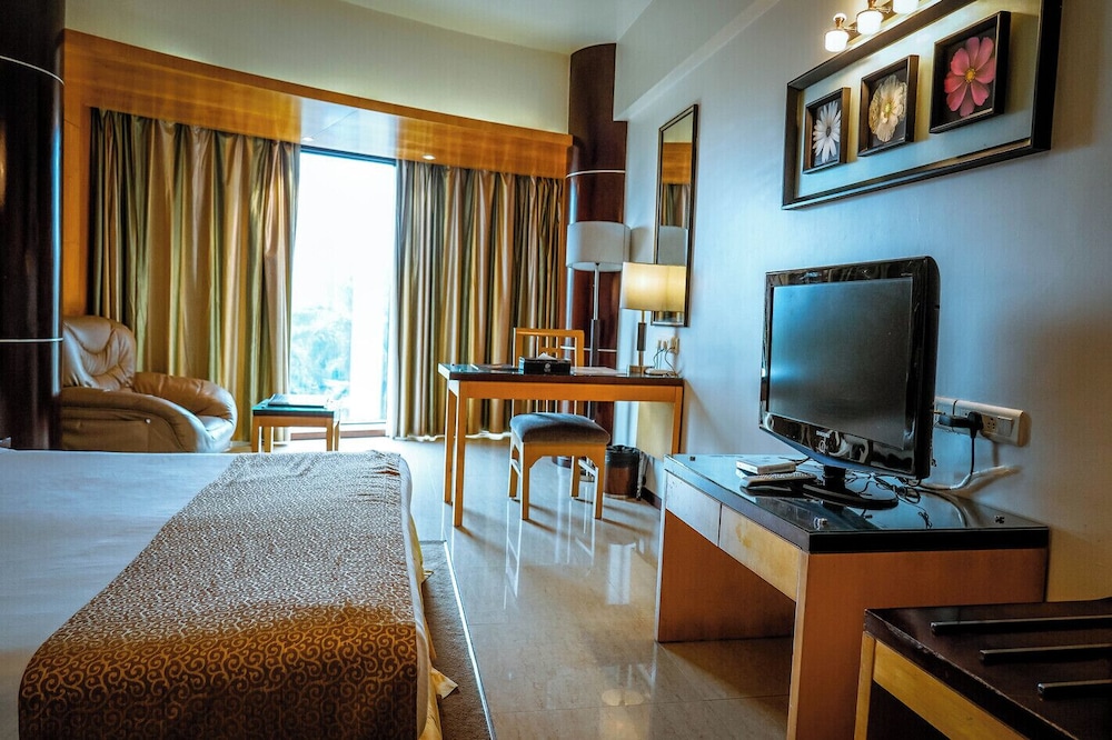 The Peninsula Grand 63/68
