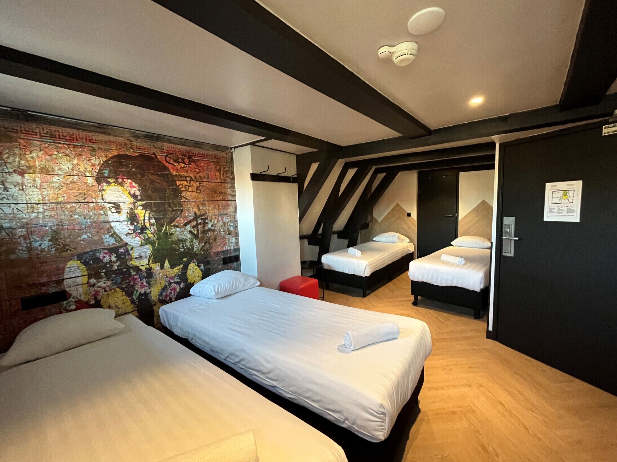 غرفة رباعية، Heart of Amsterdam 6/10