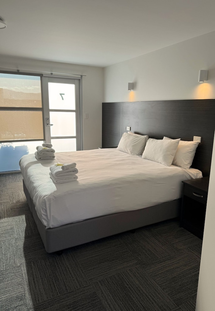 DELUXE, DOUBLE BED