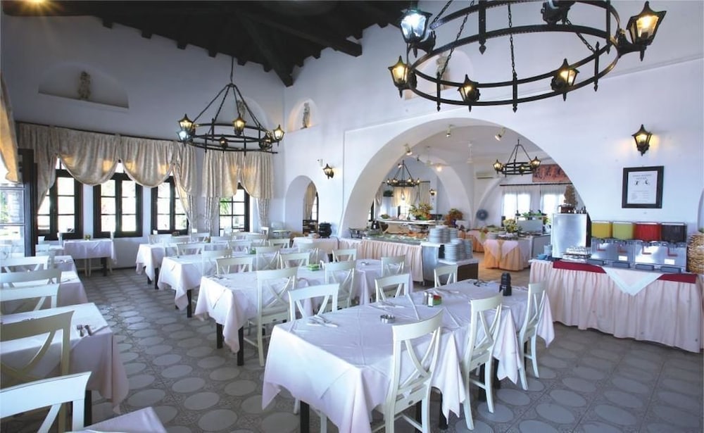 Assa Maris Beach Hotel 88/108