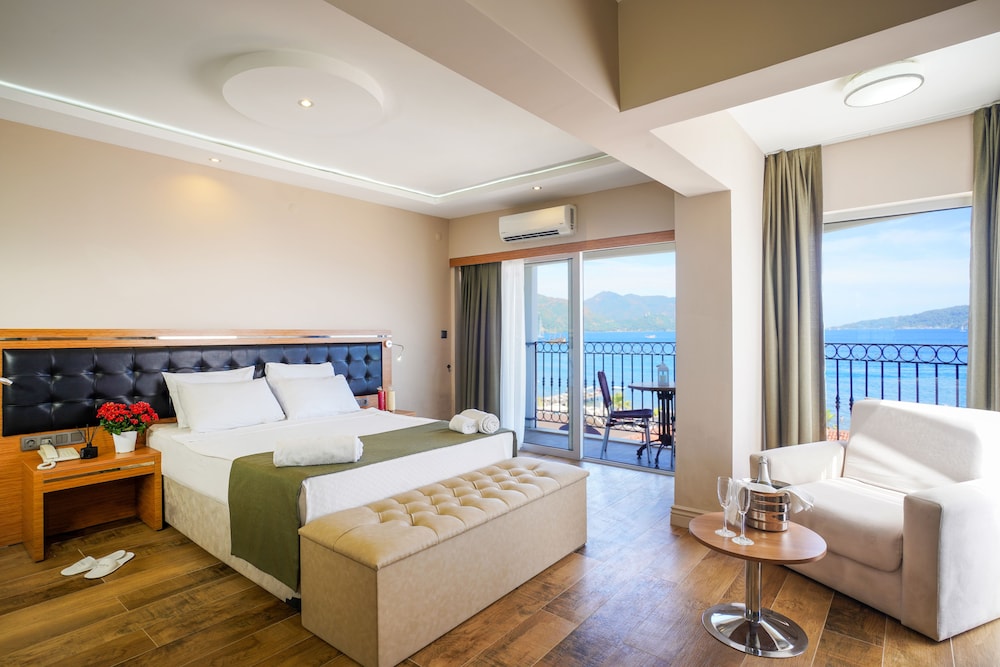 DELUXE, DOUBLE BED