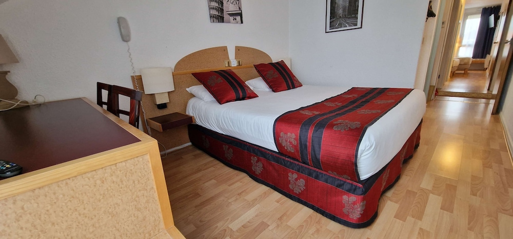 Kyriad Direct Arpajon 12/50