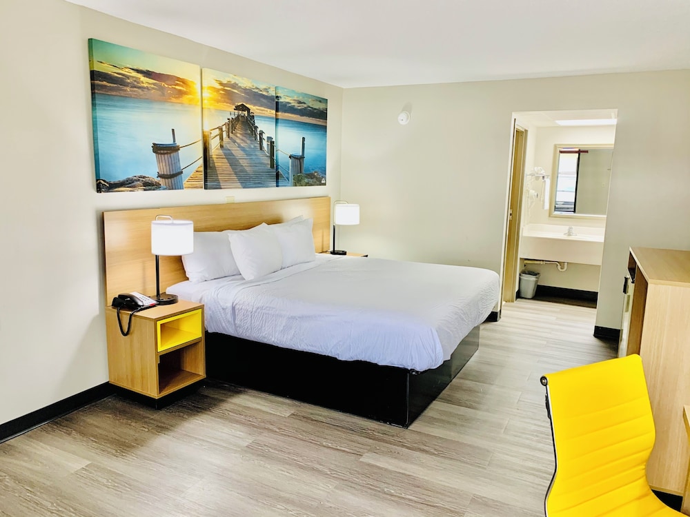 Days Inn by Wyndham Sanford 6/25