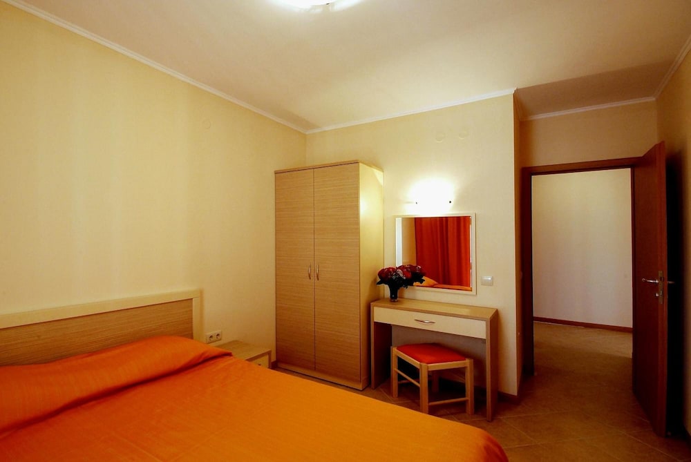 Royal Sun Holiday Complex 10/50