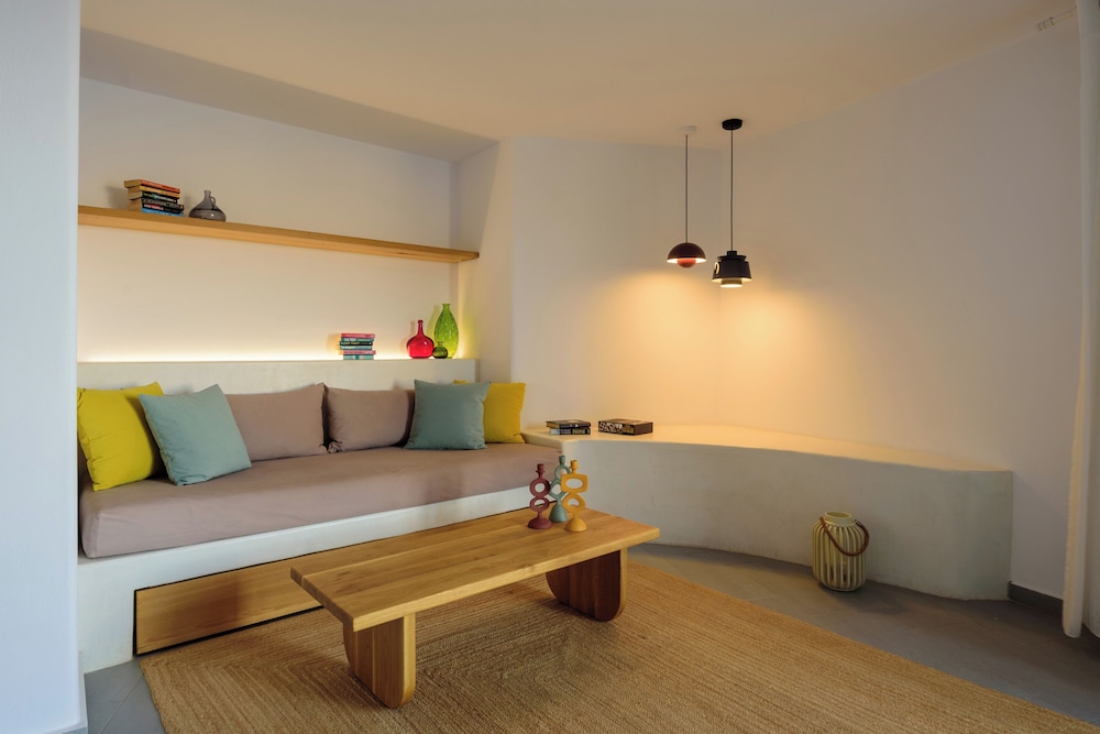Neptune Luxury Spa Suites 47/72