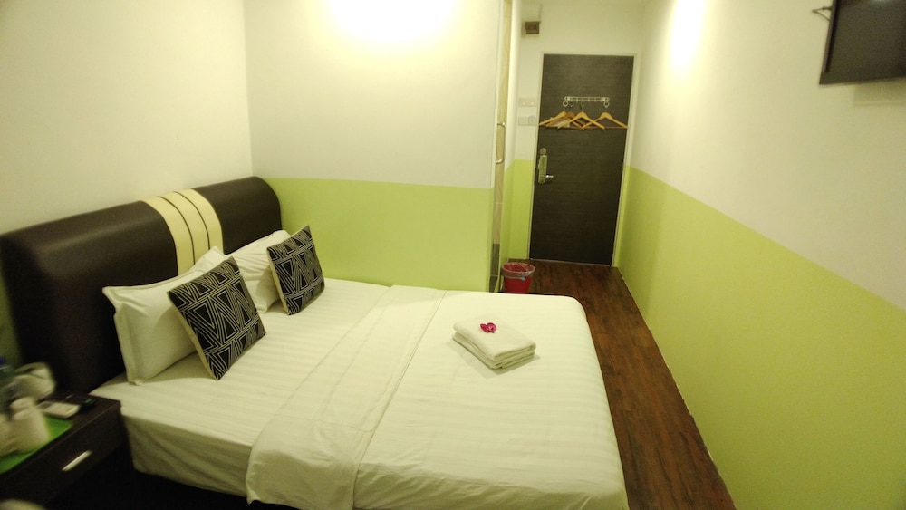 Apple 1 Hotel Queensbay 24/64