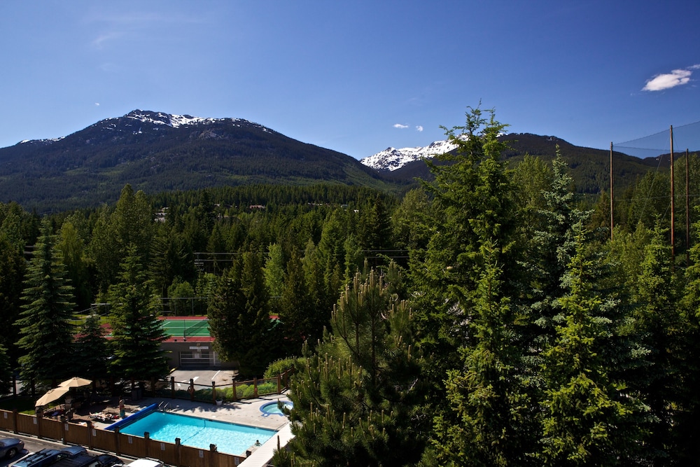 Tantalus Resort Lodge 1/55