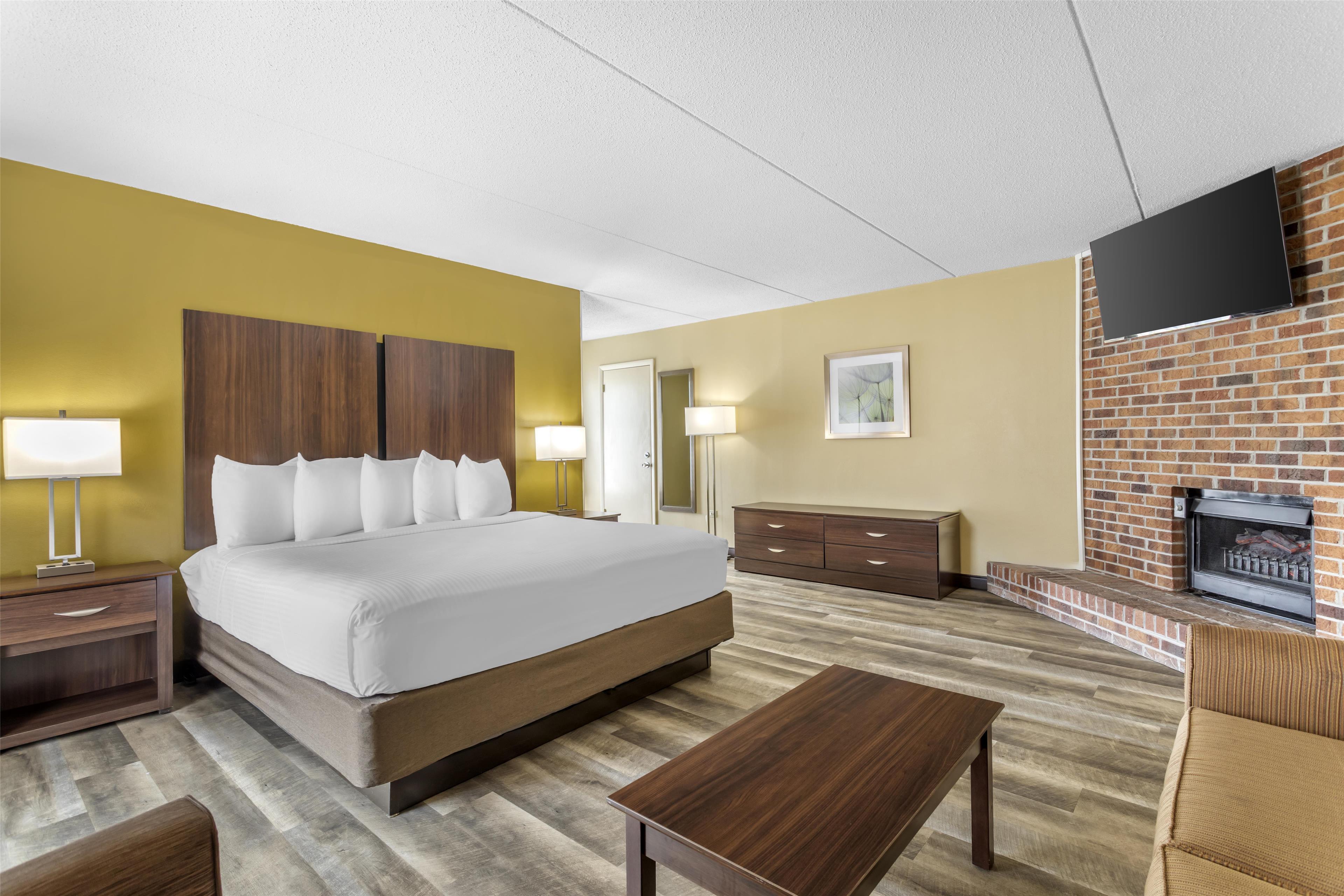 Room, King Bed, Pool Access