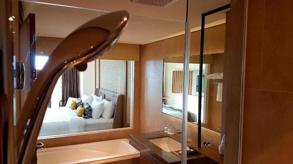 غرفة بريميير بسرير كينج بإطلالة على البحر، Louis Kienne Resort Senggigi 10/10