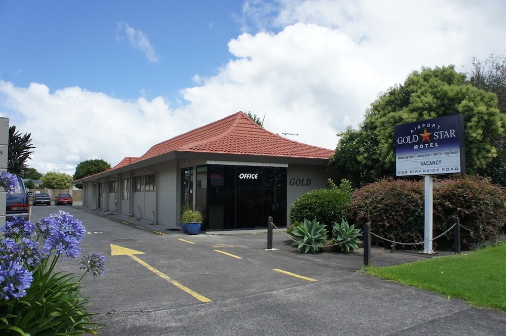 Airport Gold Star Motel 4/44