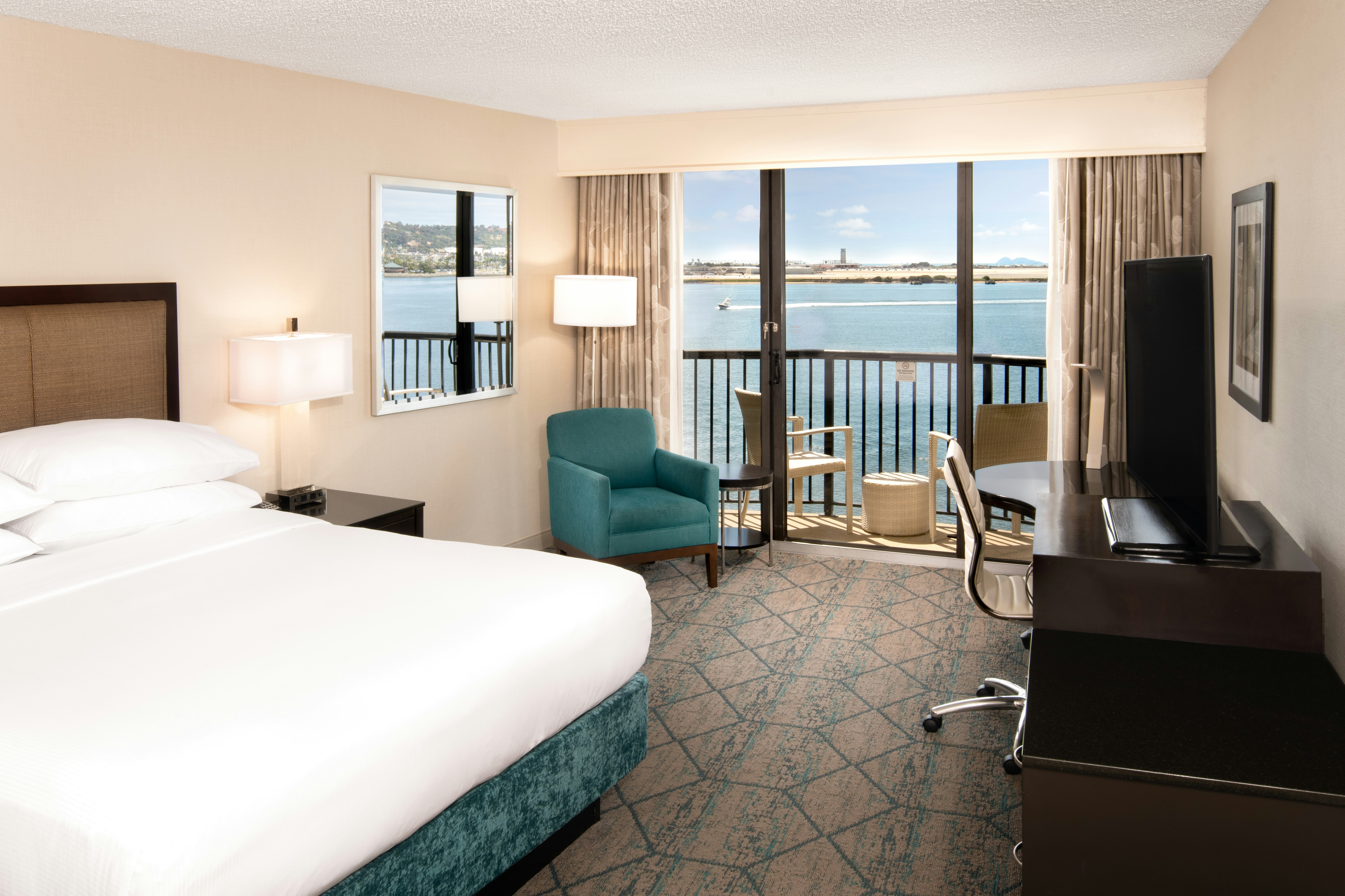 ROOM, KING BED