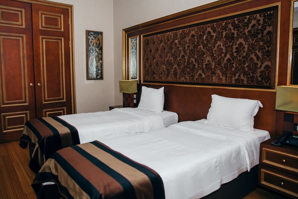 SUPERIOR, DOUBLE OR TWIN BED
