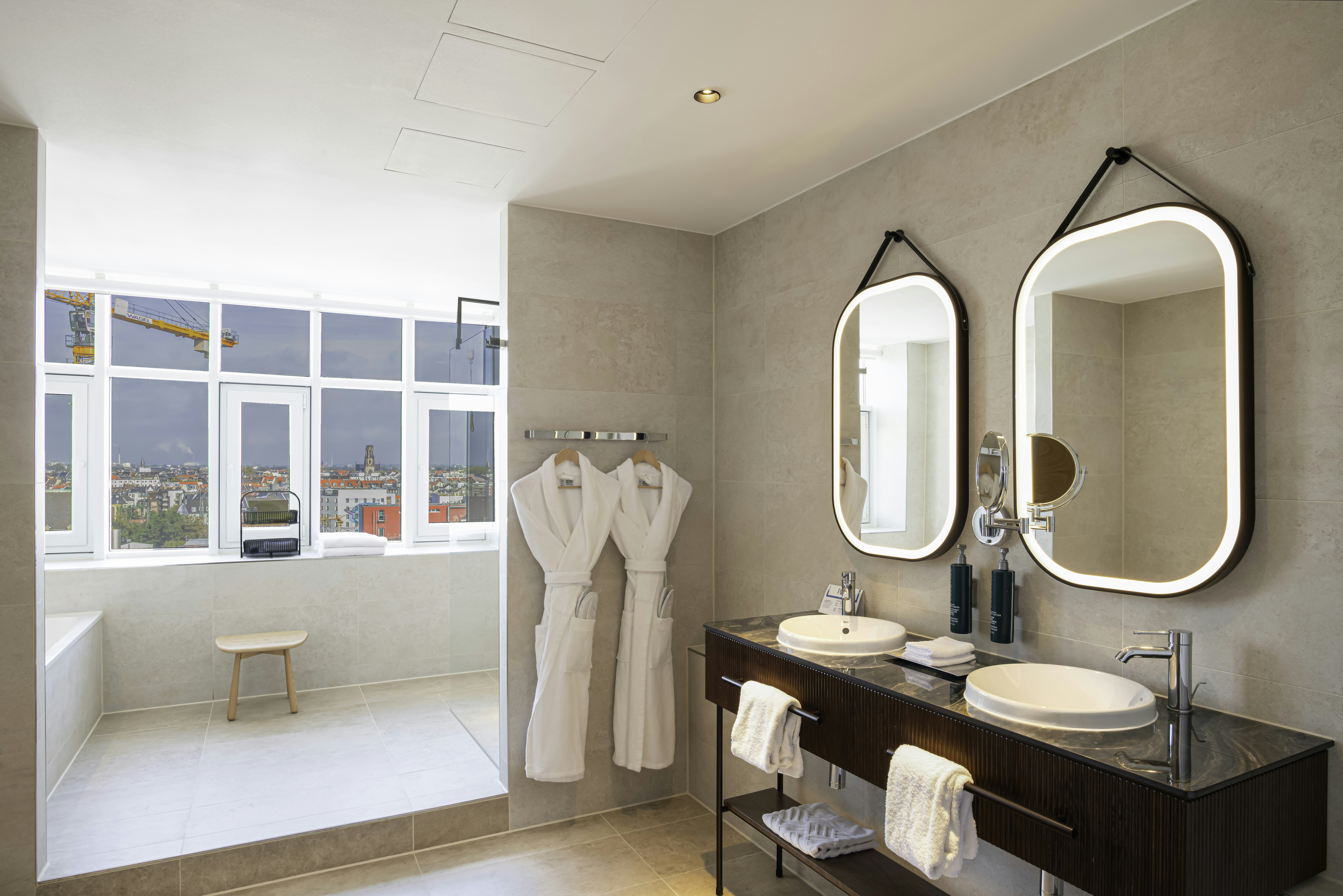 DUPLEX, SUITE, KING BED