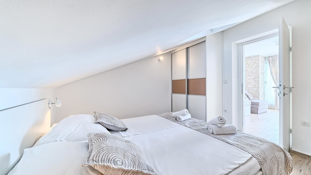 Stipe Aparthotel 11/81
