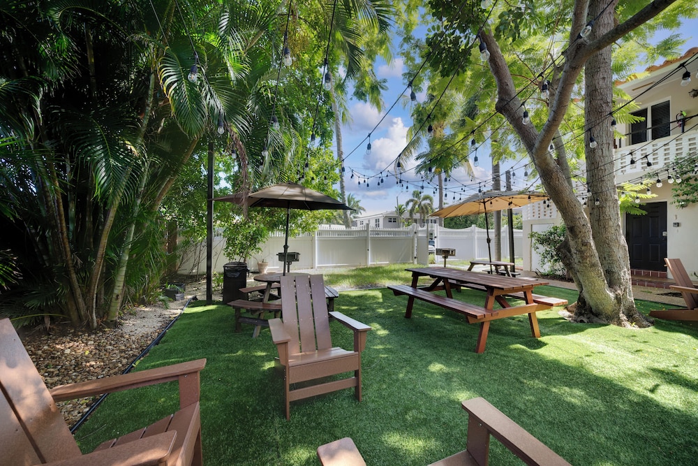 The Leeward Apartments By Lowkl 42/50