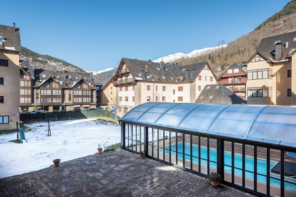 Suite Aparthotel & Spa Eth Refugi d'Aran 46/50
