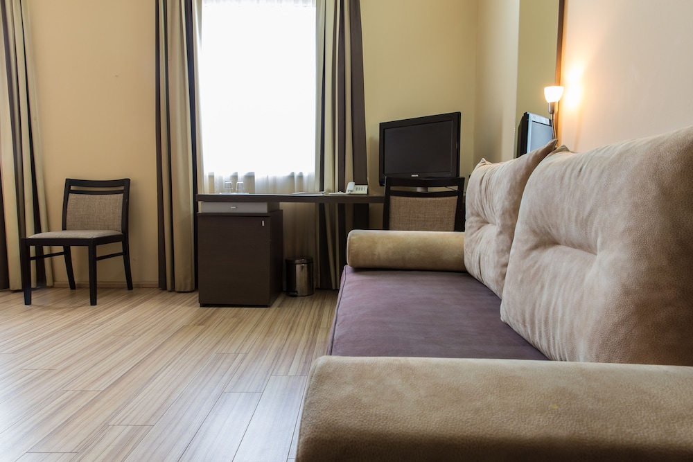 CE Plaza Hotel 23/33
