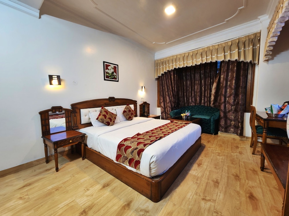 Hotel Surya 11/50
