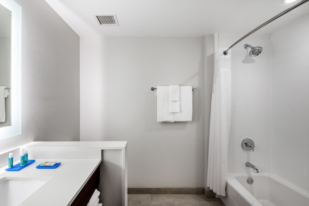 Holiday Inn Express And Suites Santa Ana Orange County an IHG Hotel 18/57