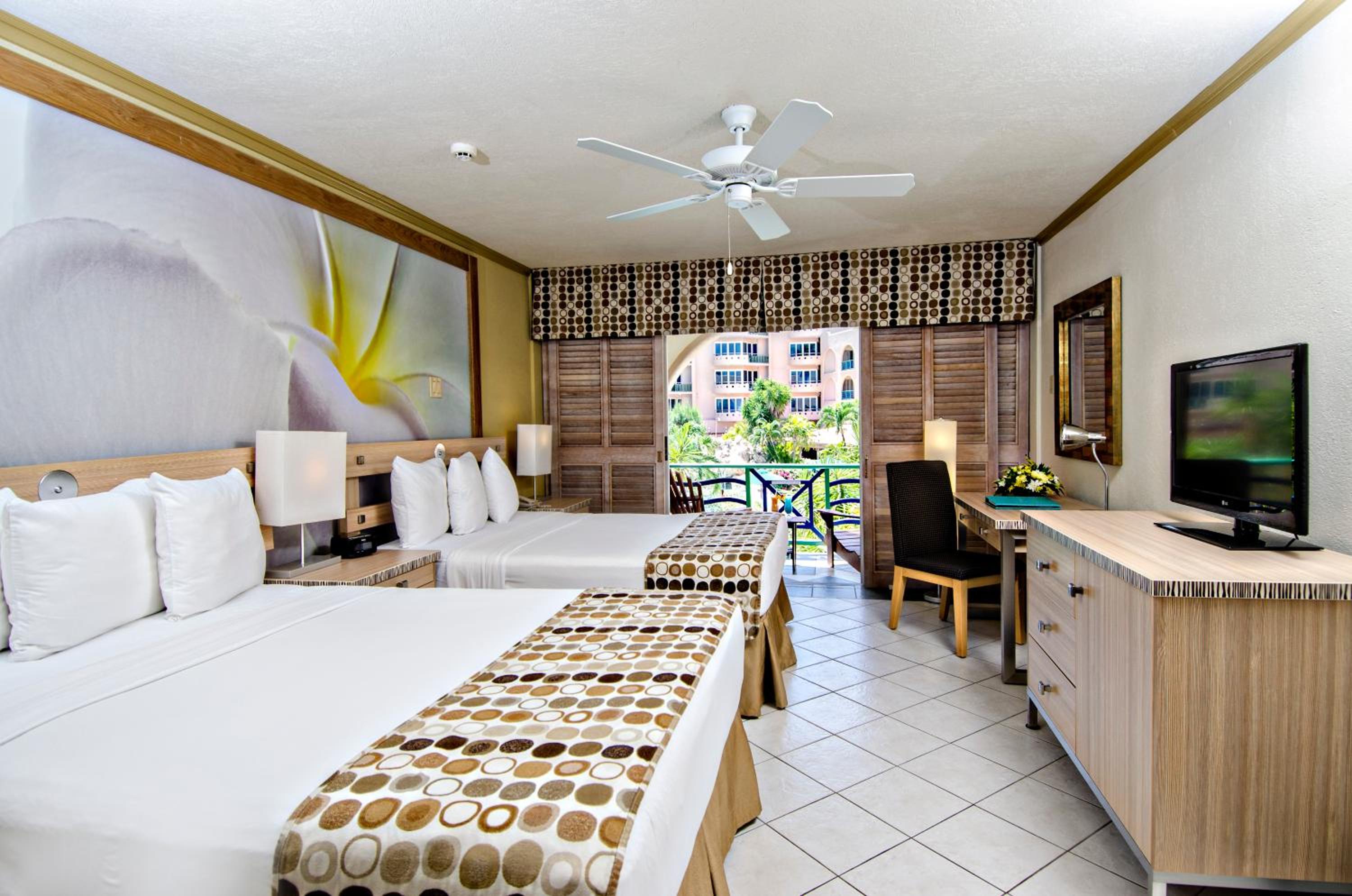 غرفة بسريرين مزدوجين بإطلالة على المسبح، Accra Beach Hotel and Resort 3/4