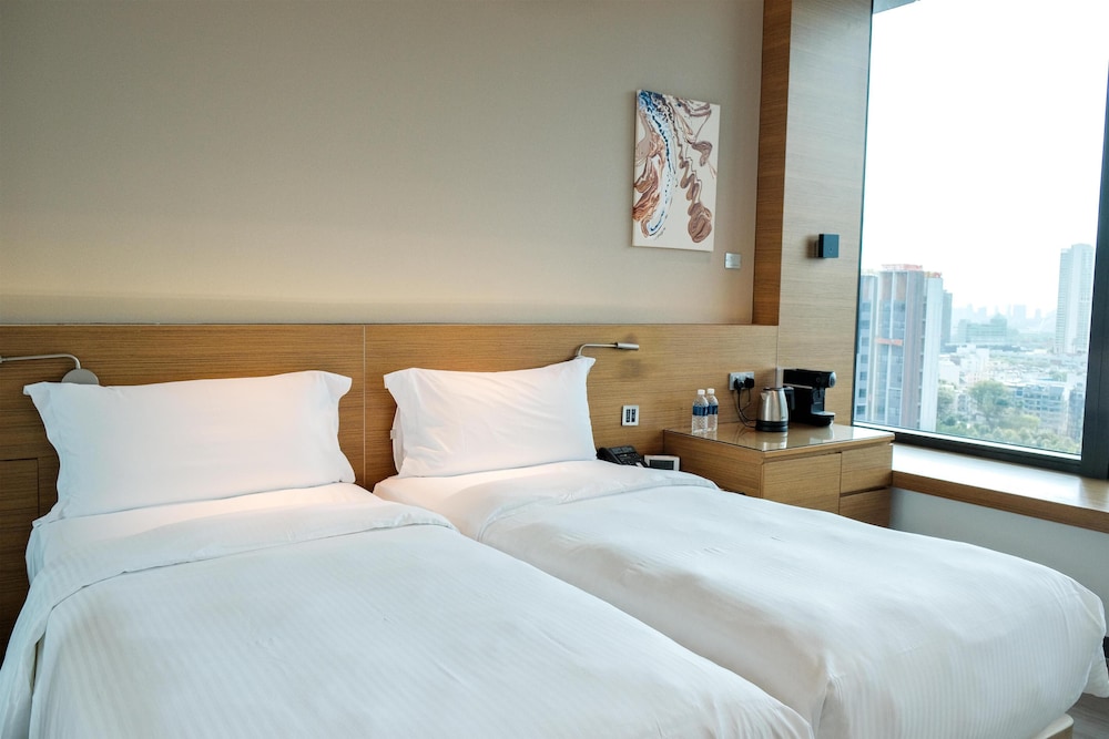 MINT DEN ROOM