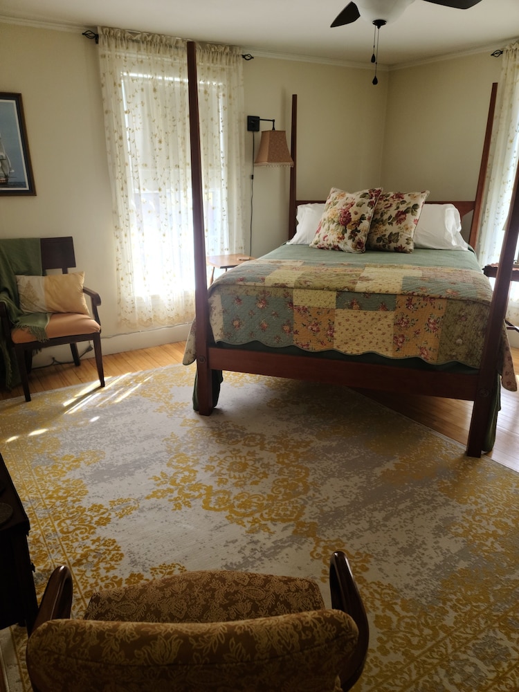 Benjamin F Packard House Bed and Breakfast 29/47
