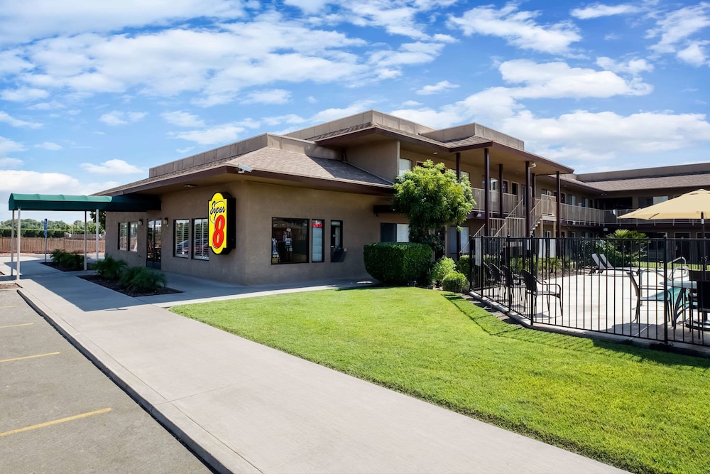 Super 8 By Wyndham Lindsay Olive Tree 5/61