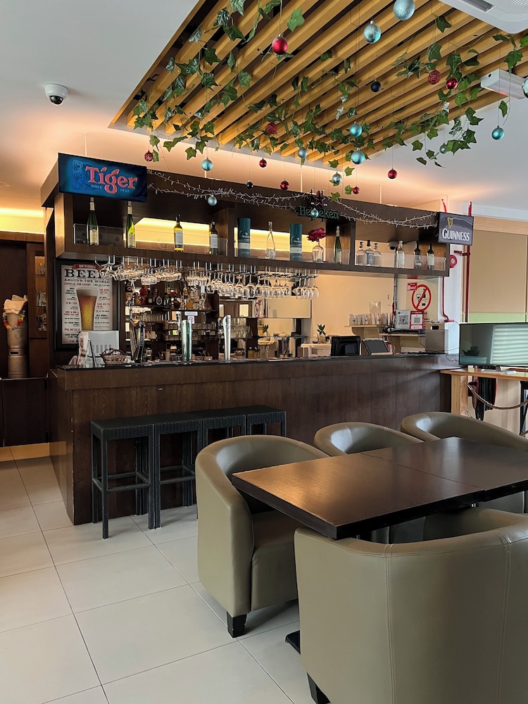 D Arc Hotel 33/50